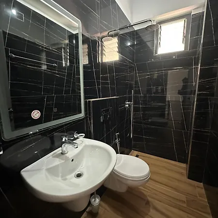 Hyso Vela 3* Piqeras